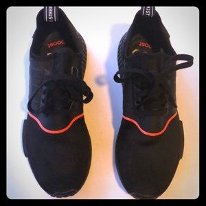 EUC adidas Originals NMD_R1